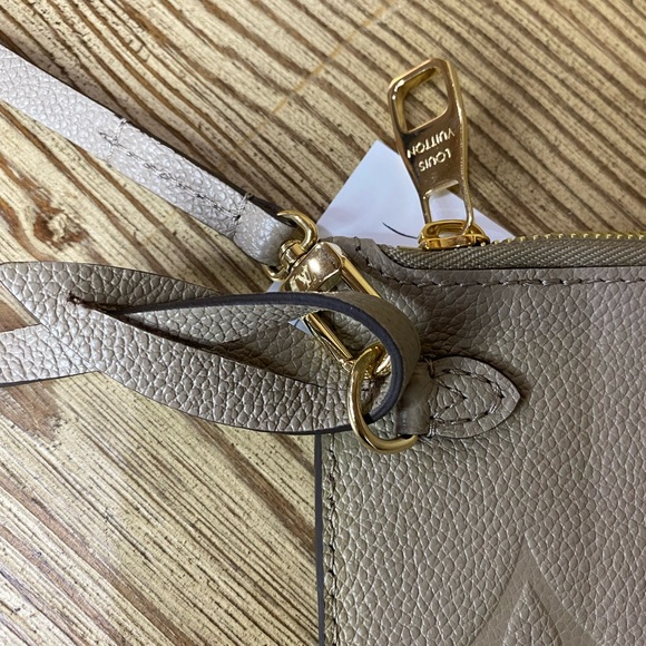 Louis Vuitton Neverfull MM Pouch Authentic - Picture 15 of 16